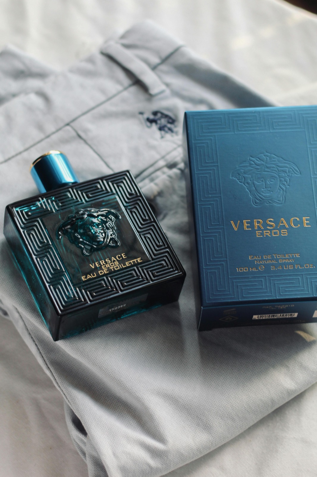 Botella de versace eros edt
